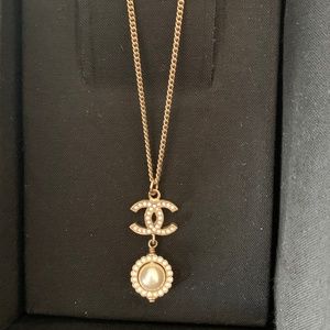 Chanel CC Necklace with pearl (SOLD)